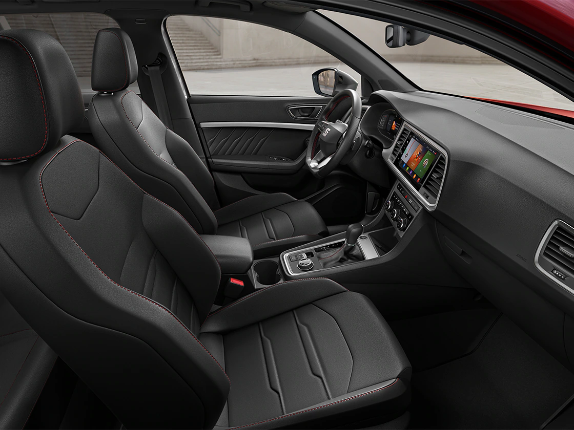 Premium Dinamica® Siyah koltuklar. Premium Dinamica® Siyah koltuklar.