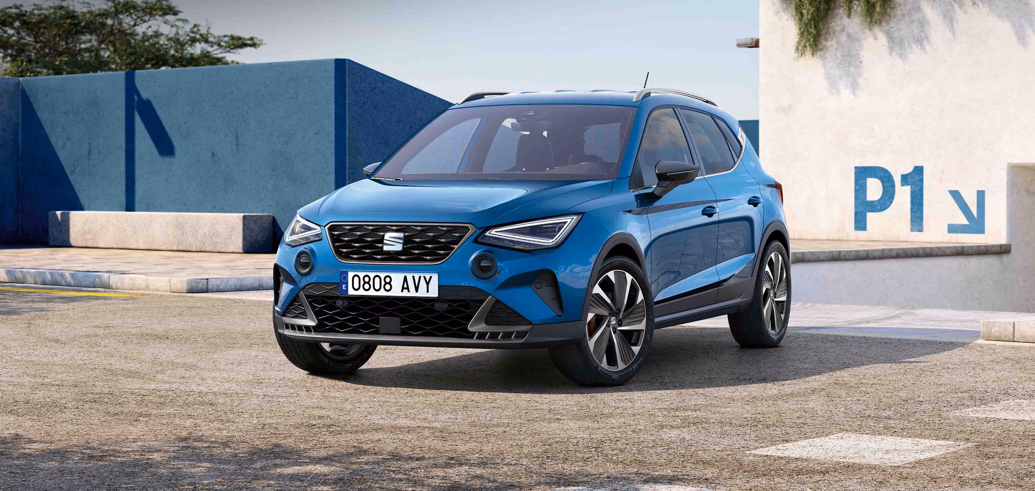 202552815920213_seat-arona-fr-parked.jpg