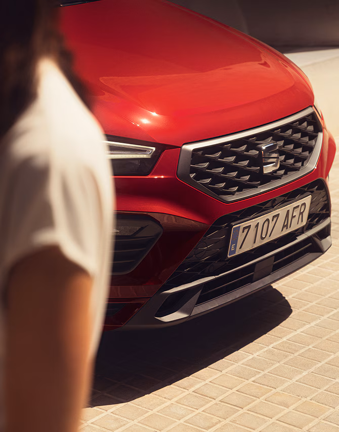 2025528164124685_seat-ateca-fr-velvet-red-colour-front-grille-with-the-logo.jpg